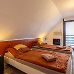 Apartment Karesz - Happy